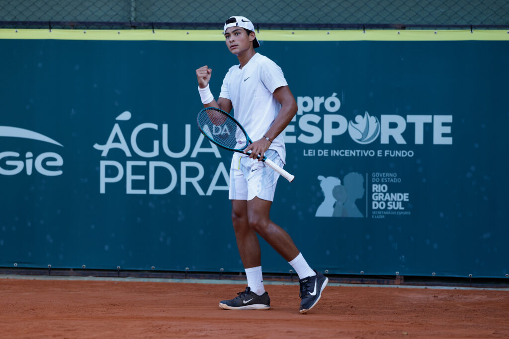 Luis Guto Miguel vence peruano e busca vaga na semifinal da Brasil Juniors Cup