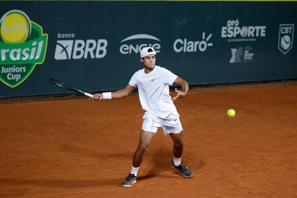 Luis Guto Miguel e Leonardo Storck jogam oitavas de final da Brasil Juniors Cup nesta quinta-feira