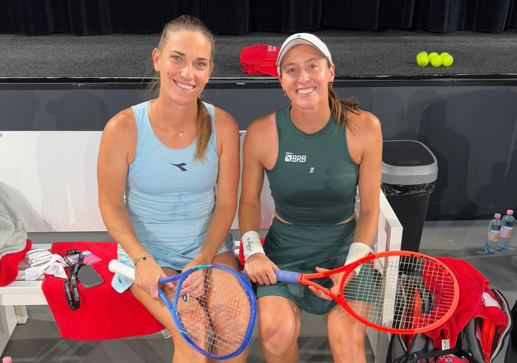 Luisa Stefani bate dupla com 4ª do mundo com incrível virada e vai à semi no WTA 500 de Stuttgart, na Alemanha