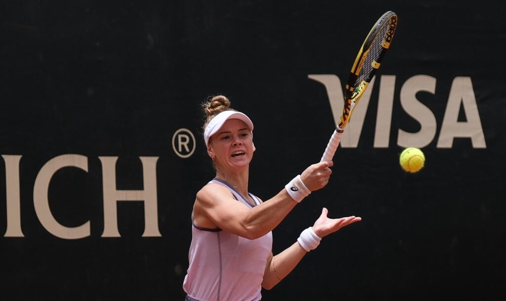 Laura Pigossi volta à final em Bogotá, agora nas duplas, e mira entrada no top 100