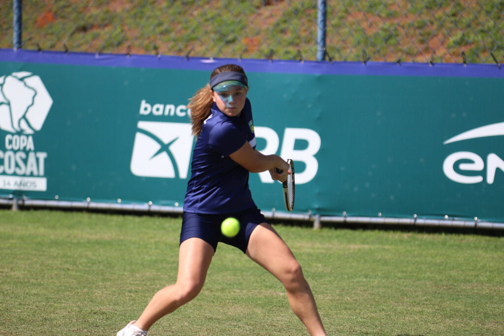 Seis brasileiros avançam às quartas de final da Copa COSAT 14 anos em Bragança Paulista