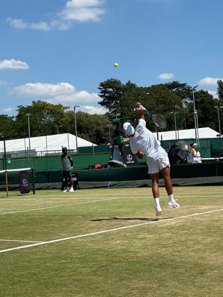 Guto Miguel e Naná Silva, do Time Rede Tênis, disputam a chave juvenil de Wimbledon