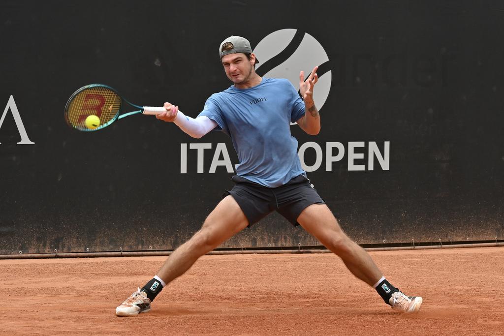 Thiago Wild avança e Mateus Alves fica na estreia da chave do Itajaí Open