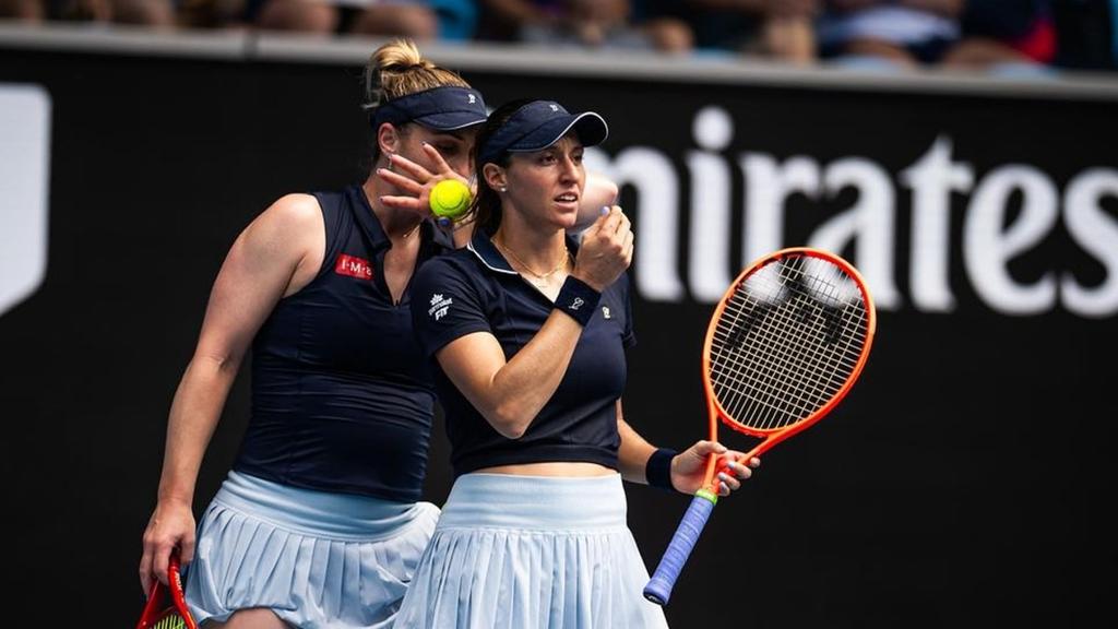 Luisa Stefani e Dabrowski são superadas em batalha na semifinal do Australian Open