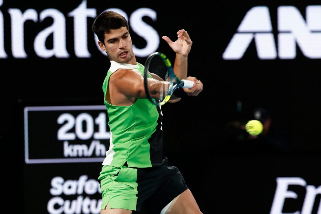 Alcaraz conquista o Australian Open, vira sobre Djokovic e completa o Grand Slam de carreira