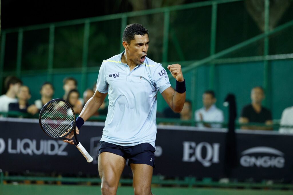 Thiago Monteiro confirma favoritismo e avança na estreia do Challenger de Brasília