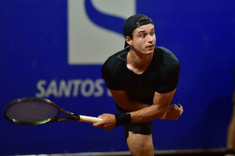 João Schiessl estreia com vitória em Santos e avança às oitavas do challenger