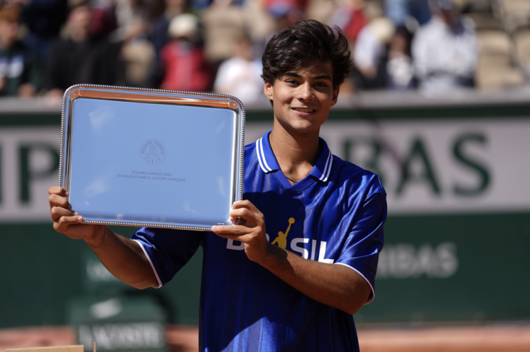Histórico! Guto Miguel conquista título inédito em Roland Garros Junior e assume o topo do mundo