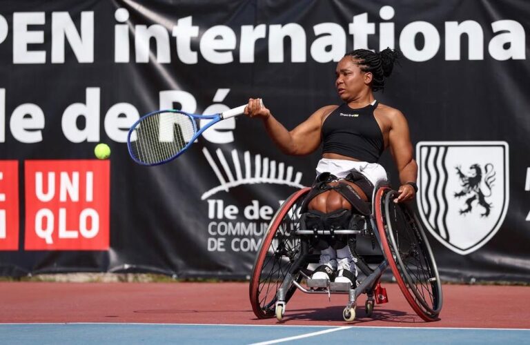 Vitória Miranda recebe prêmio na França por ações em prol do desenvolvimento do tênis em cadeira de rodas