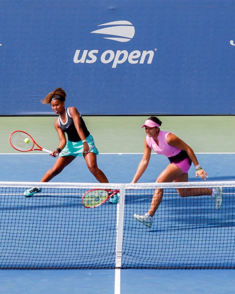 Victória Barros e Nauhany Silva avançam na estreia das duplas do US Open juvenil